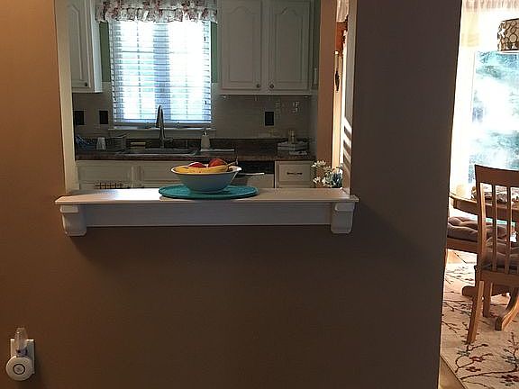 LR to Kitchen