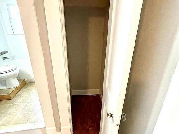 4th image of 277 Lyndhurst Pl APT 5