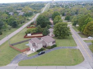 6815 SW 40th St, Topeka, KS 66610