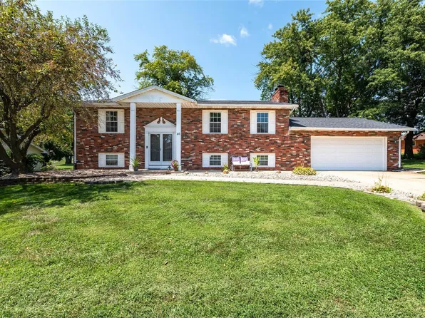 46 Fairlane Dr, Glen Carbon, IL 62034