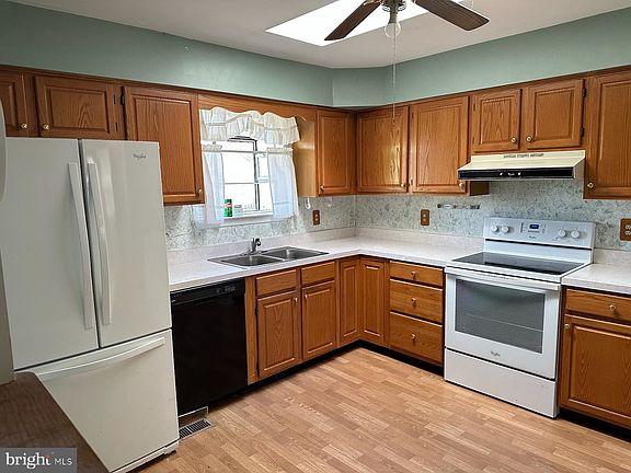3rd image of 22060 Clipper Dr