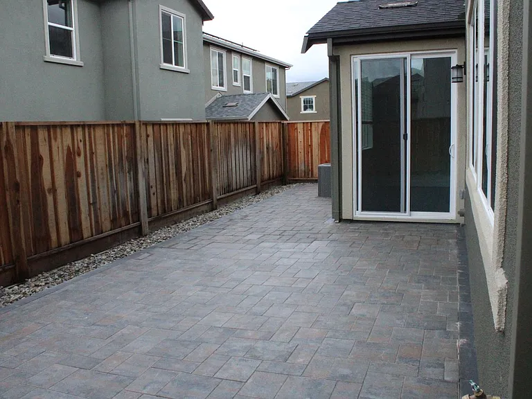 405 Mystic Ln — Photo 33