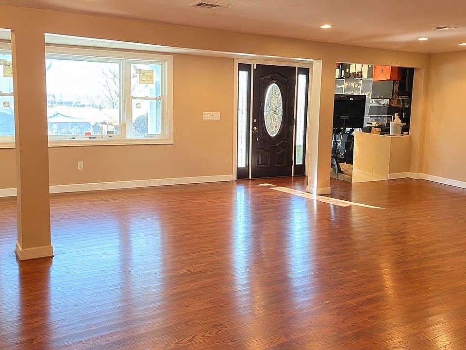 2nd image of 380 Sheridan Boulevard