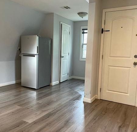 5th image of 165 N 18th St Floor 3