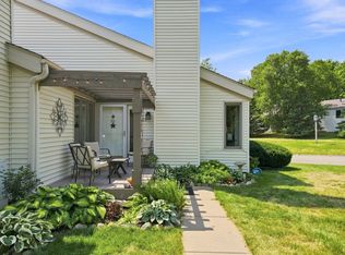 303 Elan Ct, Woodbury, MN 55125