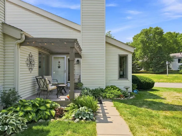 303 Elan Ct, Woodbury, MN 55125