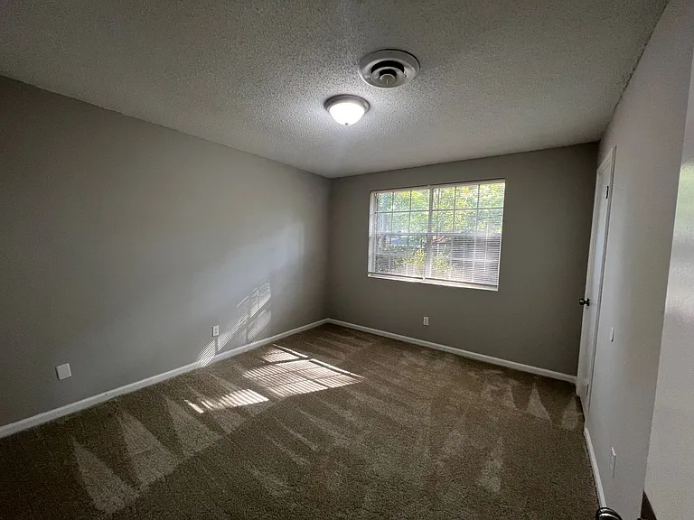 4120 Englewood Dr — Photo 20