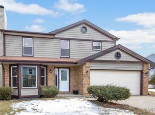 1040 Aspen Ct, Lake Zurich, IL 60047