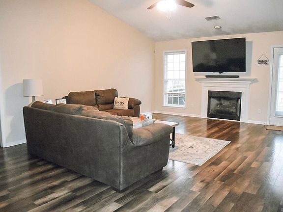 2nd image of 2660 Clayburne Dr