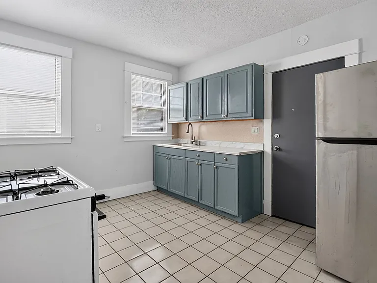 62-64 Sheldon Ter — Photo 2