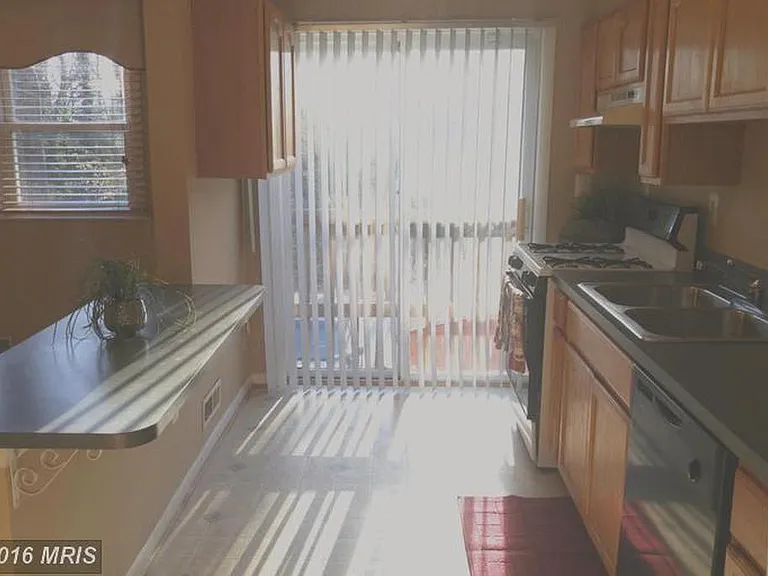 1133 Linden Ave — Photo 5