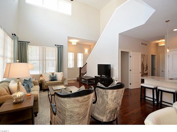 5th image of 530 Beachcliff Row Dr