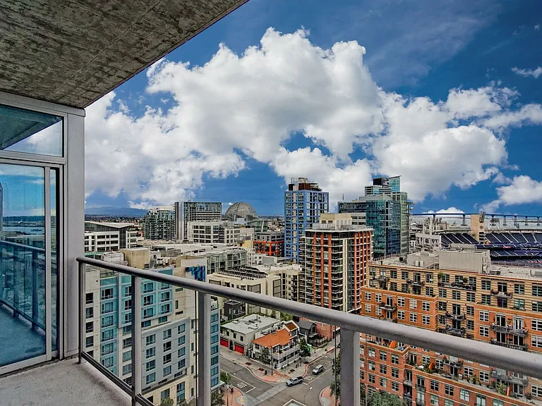800 The Mark Ln #1807 — Photo 1