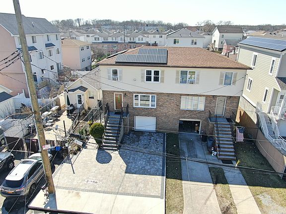 3rd image of 300 Adams Ave