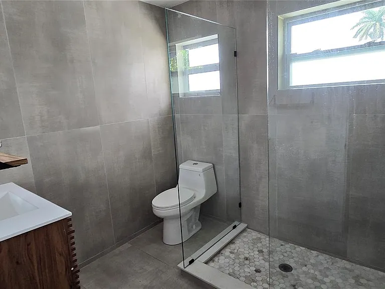 201 NE 2nd Ave #1 — Photo 5