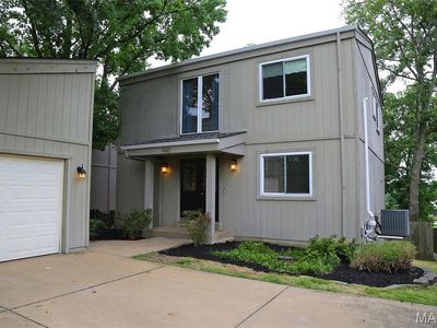 990 Imperial Point, Manchester, MO, 63021