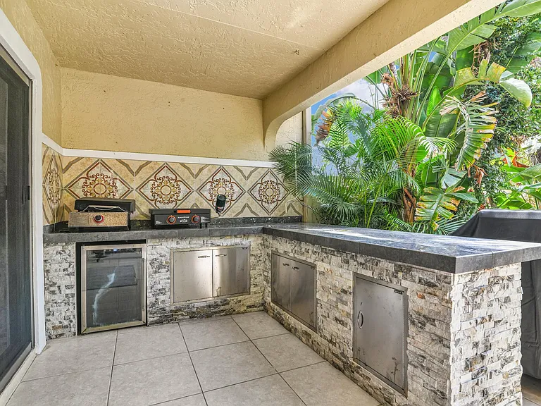 753 Villa Portofino Cir — Photo 13