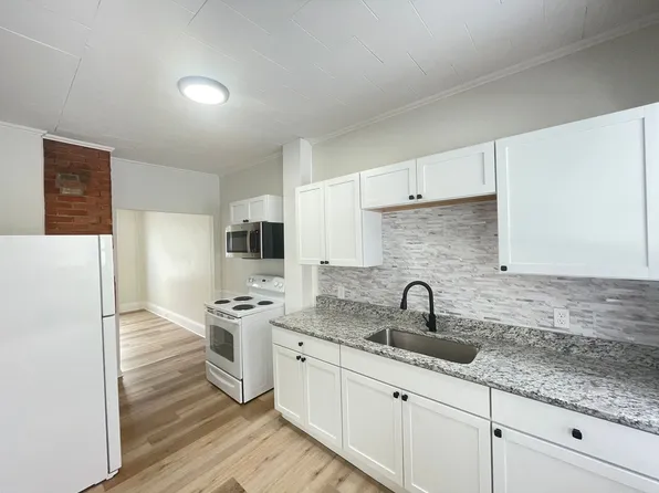 71 6th St #A, Dover, NH 03820