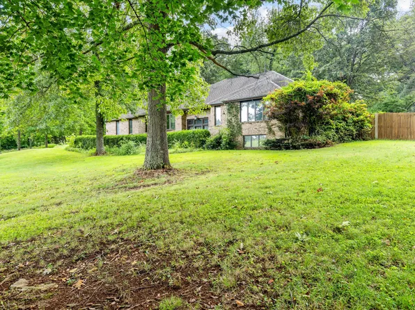 3819 S Fairwood Avenue, Rogersville, MO 65742