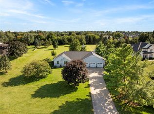 5843 Wells Ln, Cedar Rapids, IA 52411