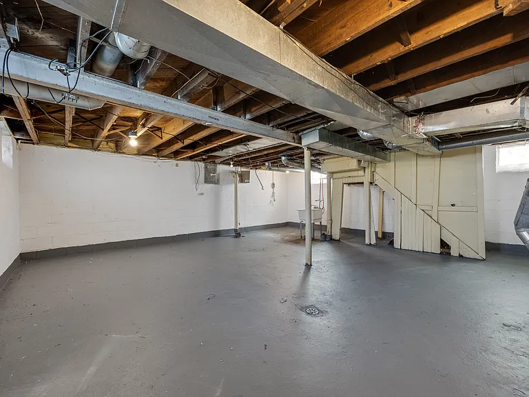 15514 Saint Marys St — Photo 23