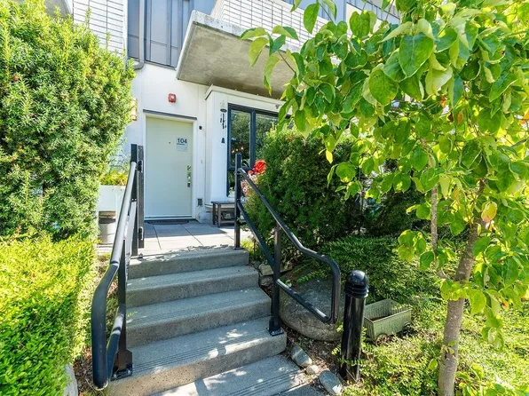 9350 University High St #104, Burnaby, BC V5A 0B6