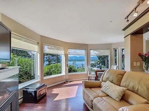 2nd image of 2275 Comox Ave Unit 301