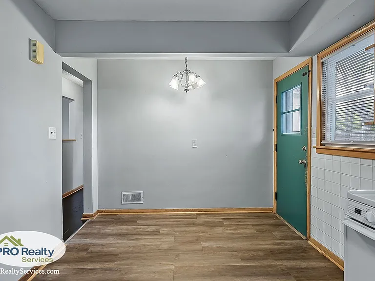 208 2nd St SW — Photo 9