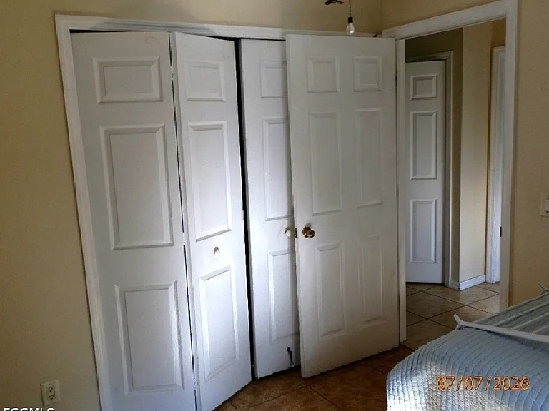 2410 NE 6th St — Photo 18
