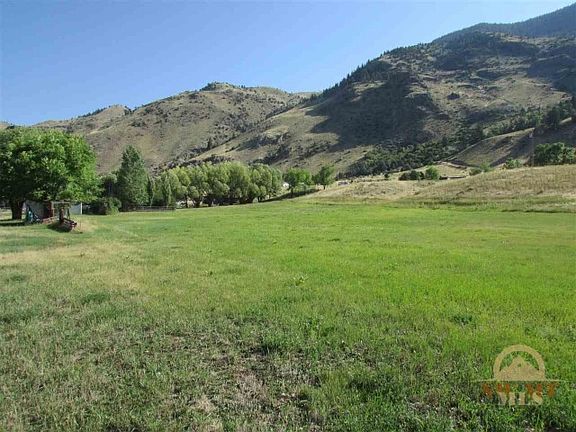 3rd image of 20 Maiden Basin Dr