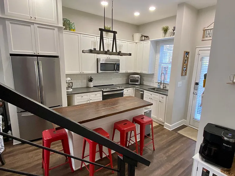 661 N Alexander St — Photo 8