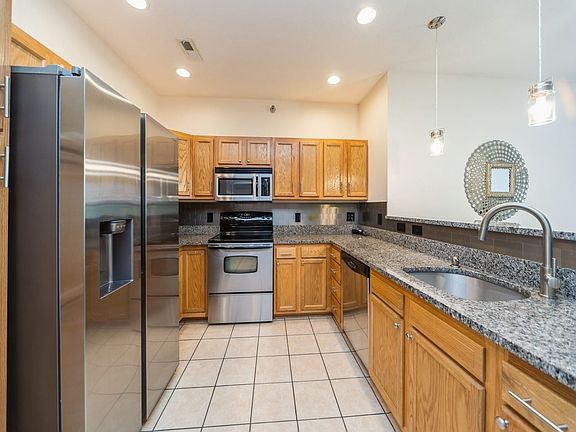 4th image of 1333 SE University Ave Unit 212