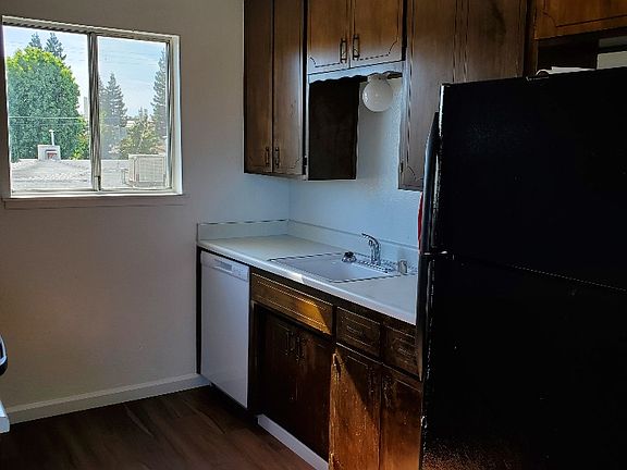 4th image of 646 W Iris Ave #D