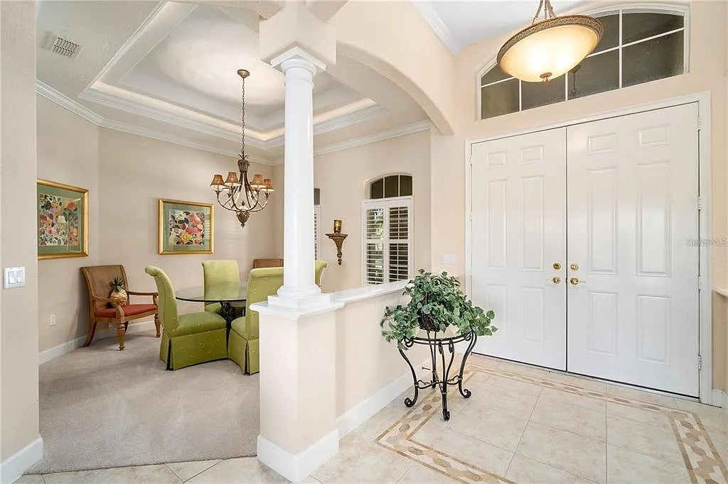 5 bed, 4.0 bath, 4130 sqft, $8,500 — Photo 4