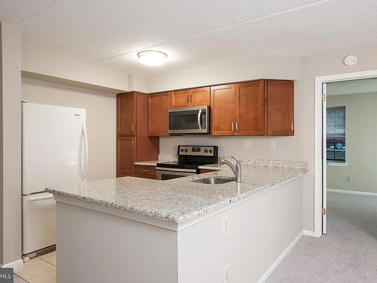 510 Washington Pl #10 — Photo 10