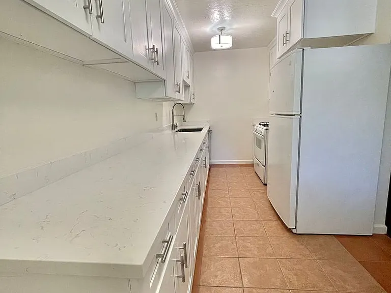 632 E Olive Ave — Photo 1