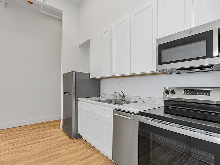 81 Willoughby St #403 — Photo 4