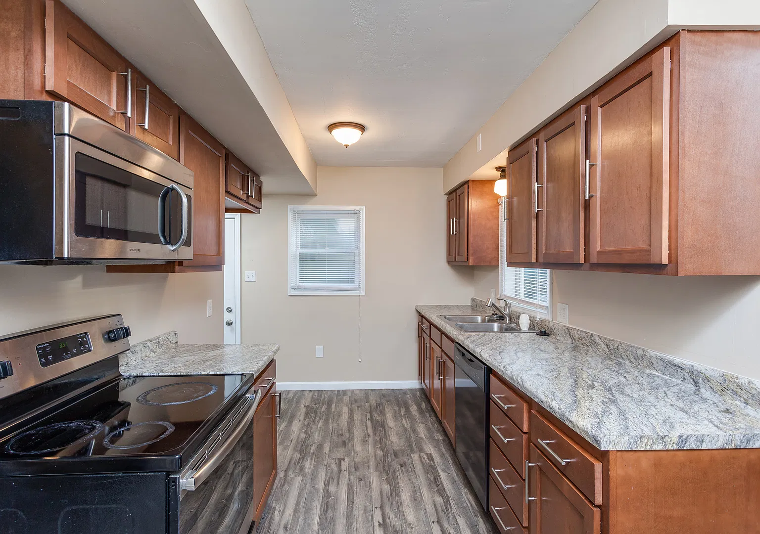 Renovated 5 Bedroom 2.5 Bath home — Photo 3