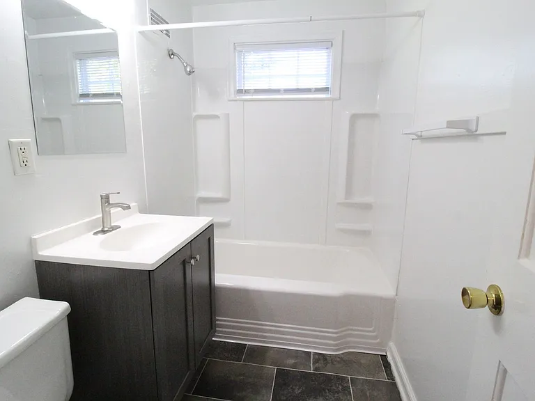 4420 S Parkway Dr — Photo 8