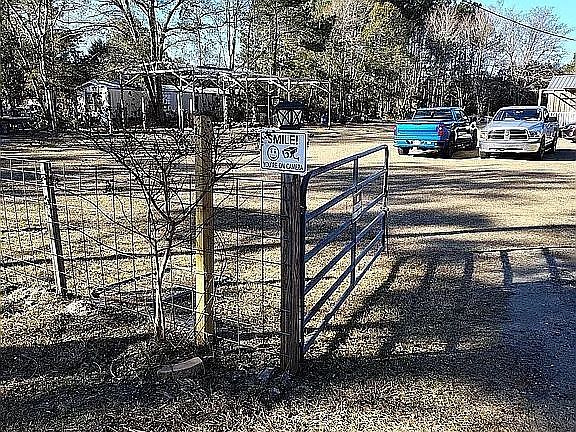 3rd image of 1670 Astoria Rd