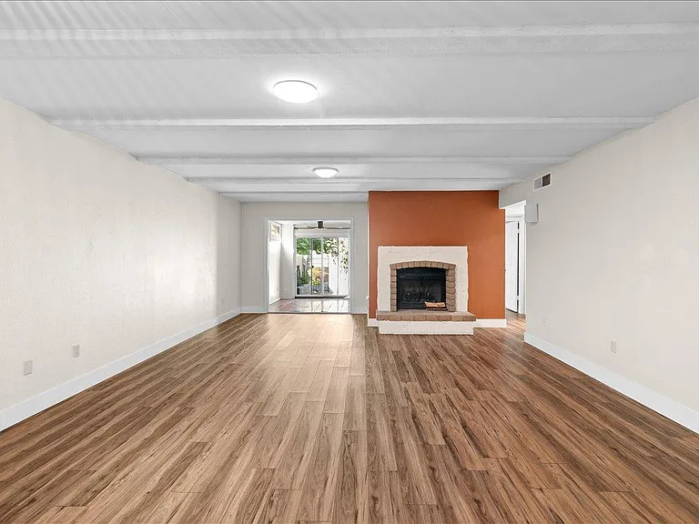 16646 N 29th Dr — Photo 3
