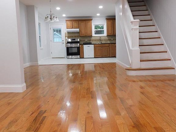 4th image of 117 Dickinson Ave