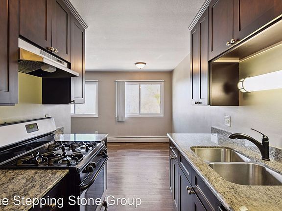 5th image of 1600 Douglas Dr N APT 101