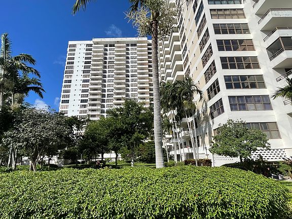 5th image of 2500 Parkview Dr APT 1414