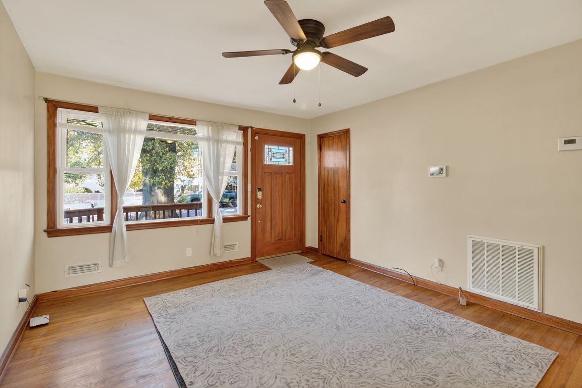 next background image