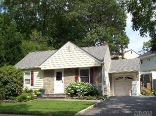 252 Melville Rd, Huntington Station, NY 11746