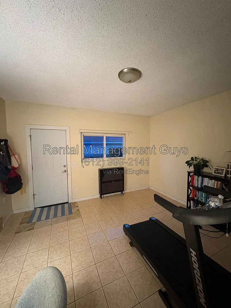 4 bed, 2.0 bath, $2,400 — Photo 2