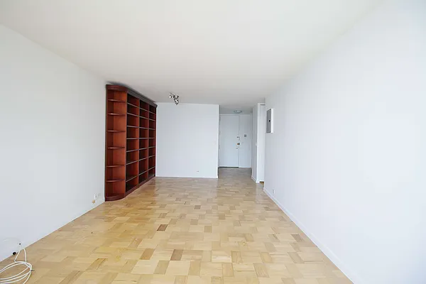 Rented by Julianna Realty Corp | media 29