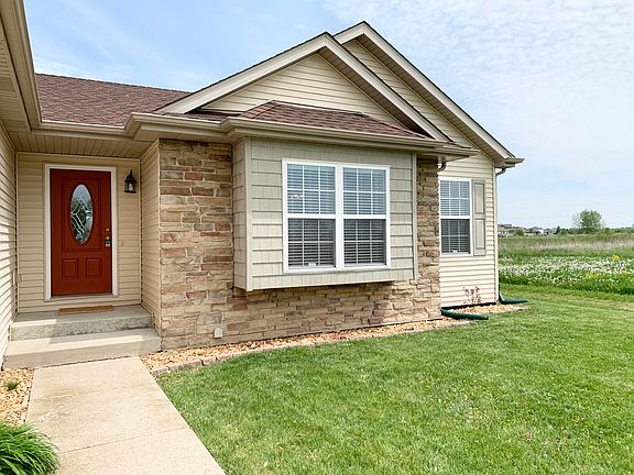 2nd image of 685 Meadowbrook Ln