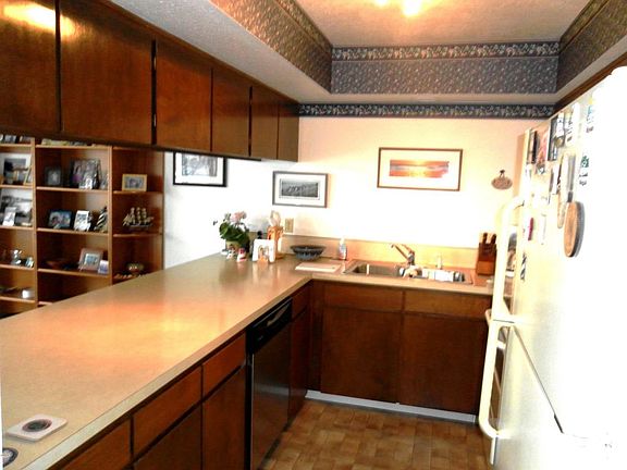 2nd image of 1306 S Pine St #9